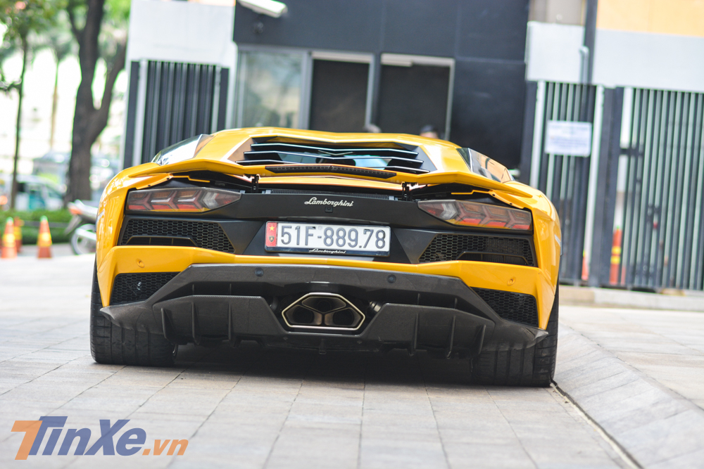 Chủ nhân chiếc siêu xe Lamborghini Aventador S LP740-4 này là một doanh nhân sinh sống ở quận 12, Tp.HCM