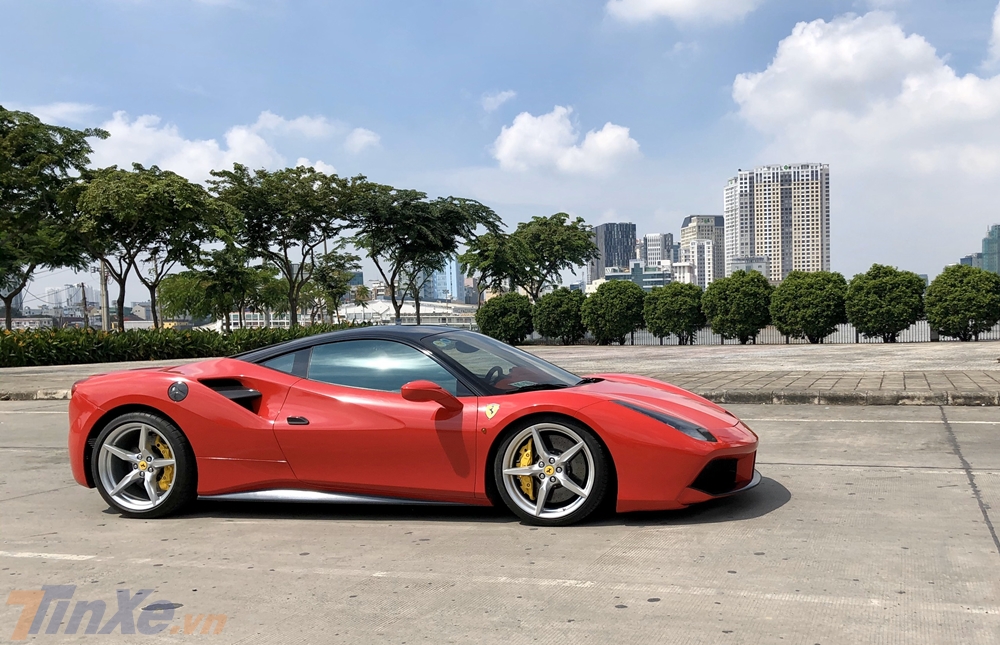 nhà sáng lập ra hành trình Car Passion đã bán lại siêu ngựa này cho một công ty nhập khẩu xe sang ngoài Hà Nội