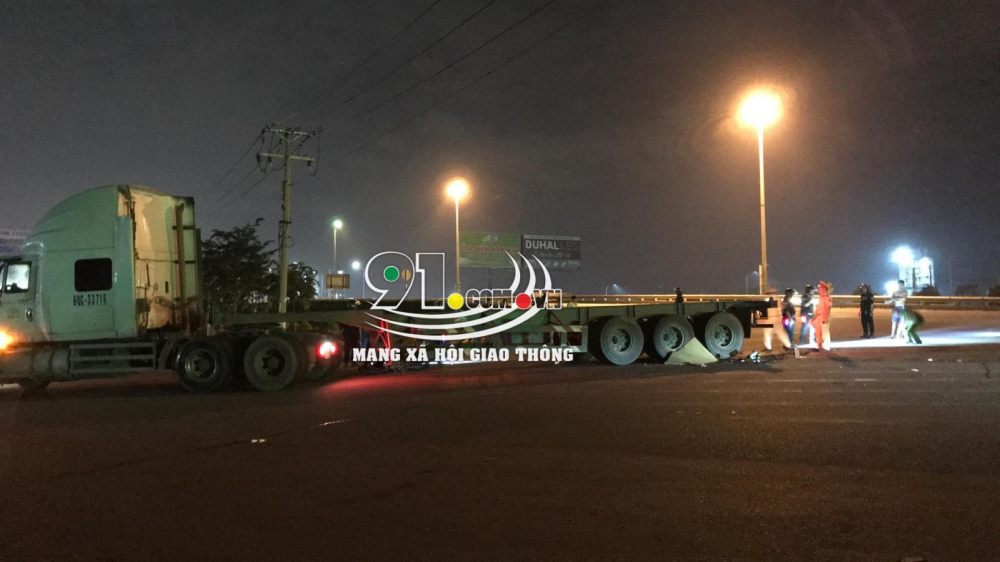Lực lượng chức năng có mặt tại hiện trường vụ tai nạn Lực lượng chức năng có mặt tại hiện trường vụ tai nạn