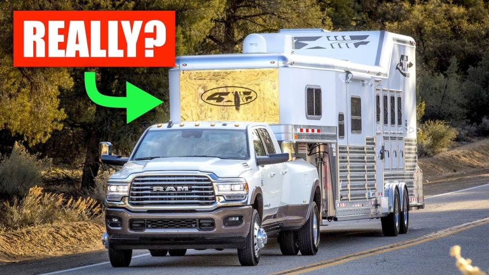 Chiếc bán tải xuất hiện ở video trên là một chiếc Ram Heavy Duty trang bị bánh xe kép phía sau