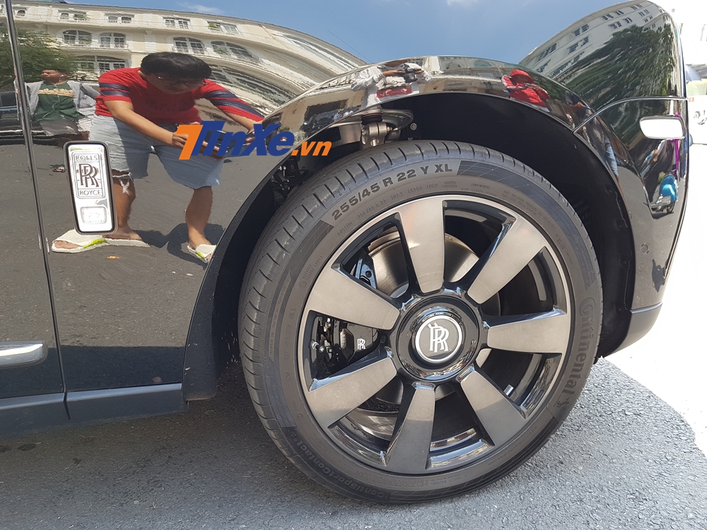 Rolls-Royce Cullinan còn được quảng cáo lội nước sâu đến 540 mm Rolls-Royce Cullinan còn được quảng cáo lội nước sâu đến 540 mm