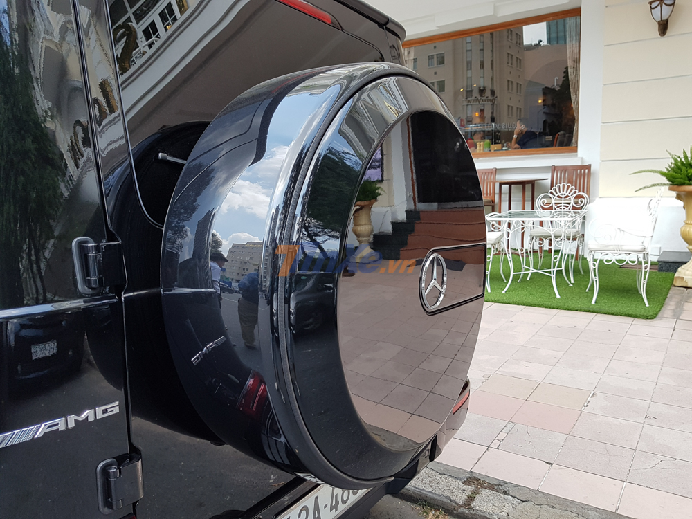 Mercedes-AMG G63 Edition 1 vẫn được trang bị thùng đựng bánh xe dự phòng gắn ở cửa khoang hành lý