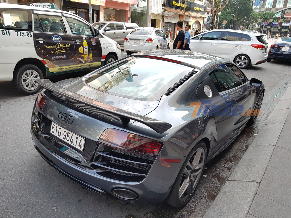 Có lẽ như ít người biết đến đây là chiếc siêu xe Audi R8 được trang bị số sàn duy nhất ở Việt Nam