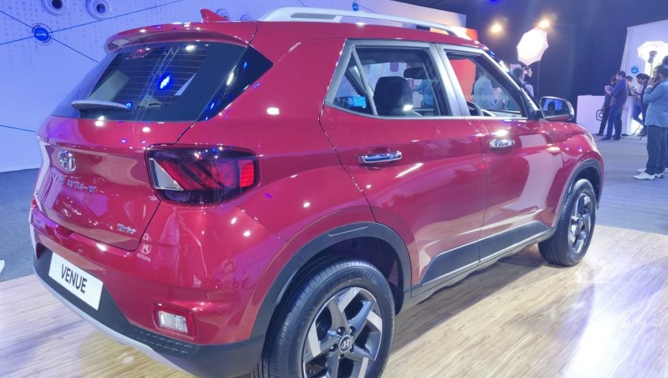 Hyundai Venue 2020 nhìn từ phía sau Hyundai Venue 2020 nhìn từ phía sau