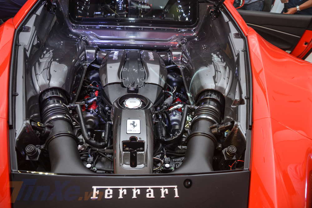 Ferrari F8 Tributo sử dụng động cơ tương tự như Ferrari 488 GTB nhưng có công suất tới 710 mã lực 