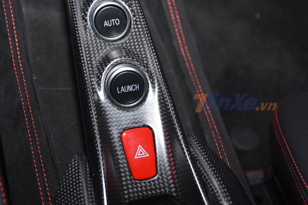 Ferrari F8 Tributo hoàn toàn mới có khả năng tăng tốc từ vị trí xuất phát lên 100 km/h chỉ trong thời gian 2,9 giây