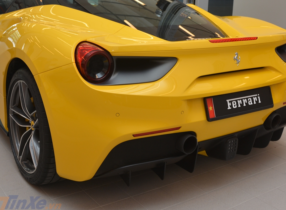 Những chiếc siêu xe Ferrari 488 GTB về Việt Nam đều được nhập khẩu không chính hãng. Điều này có thể xảy ra tương tự cho mẫu xe kế tiếp là Ferrari F8 Tributo