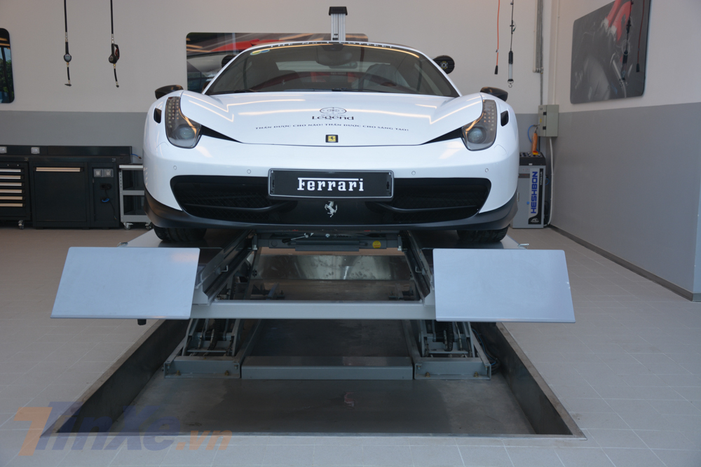 Chiếc siêu xe Ferrari 458 Spider này có lẽ đã không còn quá xa lạ với những người yêu xe tại Việt Nam