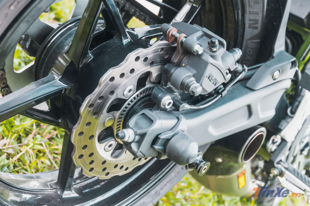 Cụm phanh an toàn ở phía sau Cụm phanh an toàn ở phía sau