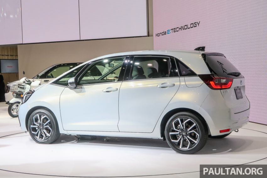 Honda Jazz 2020 có đường gân kéo dài ngang thân xe