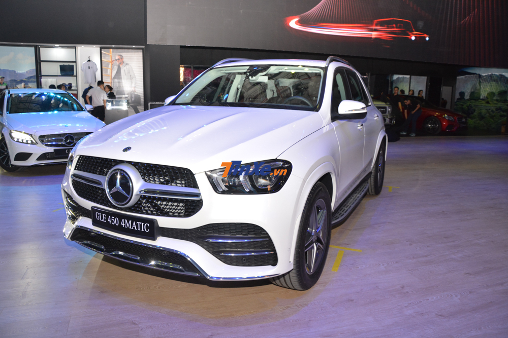 Mercedes-Benz GLE thế hệ thứ 4 được trưng bày tại triển lãm ô tô Việt Nam 2019 được nhập khẩu nguyên chiếc từ Mỹ