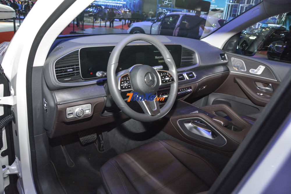 Hệ thống giải trí có trên Mercedes-Benz GLE 450 4Matic 2019 bao gồm màn hình cảm ứng giải trí giúp kết nối smartphone qua Apple CarPlay/Android Auto