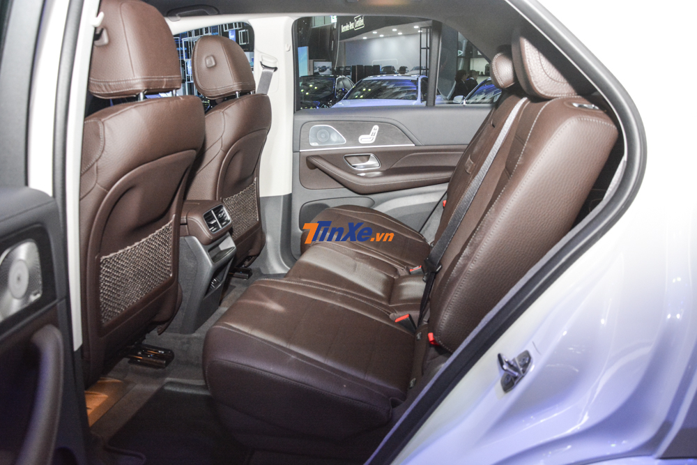 Còn đây là khoang hành khách trên mẫu xe Mercedes-Benz GLE 450 4Matic 2019