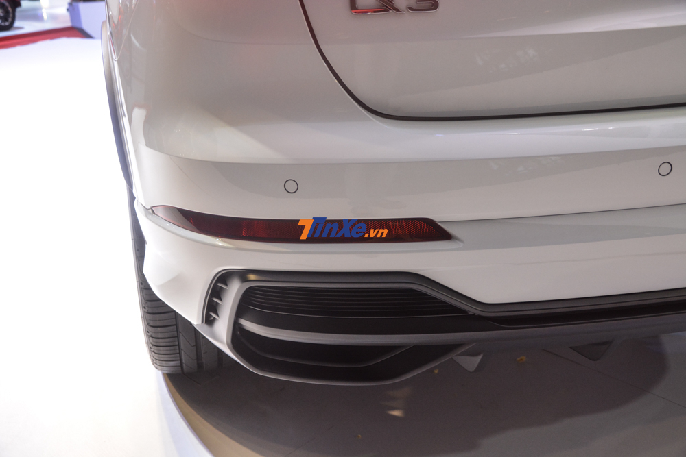 Phần cản va sau của Audi Q3 thế hệ mới thiết kế liền lạc cá tính Phần cản va sau của Audi Q3 thế hệ mới thiết kế liền lạc cá tính