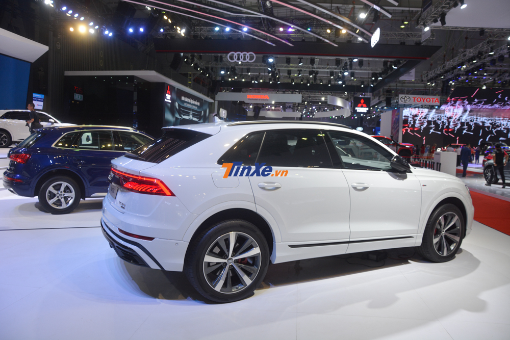 SUV hạng sang Audi Q8 2019 trưng bày tại triển lãm VMS 2019 thuộc phiên bản S-Line