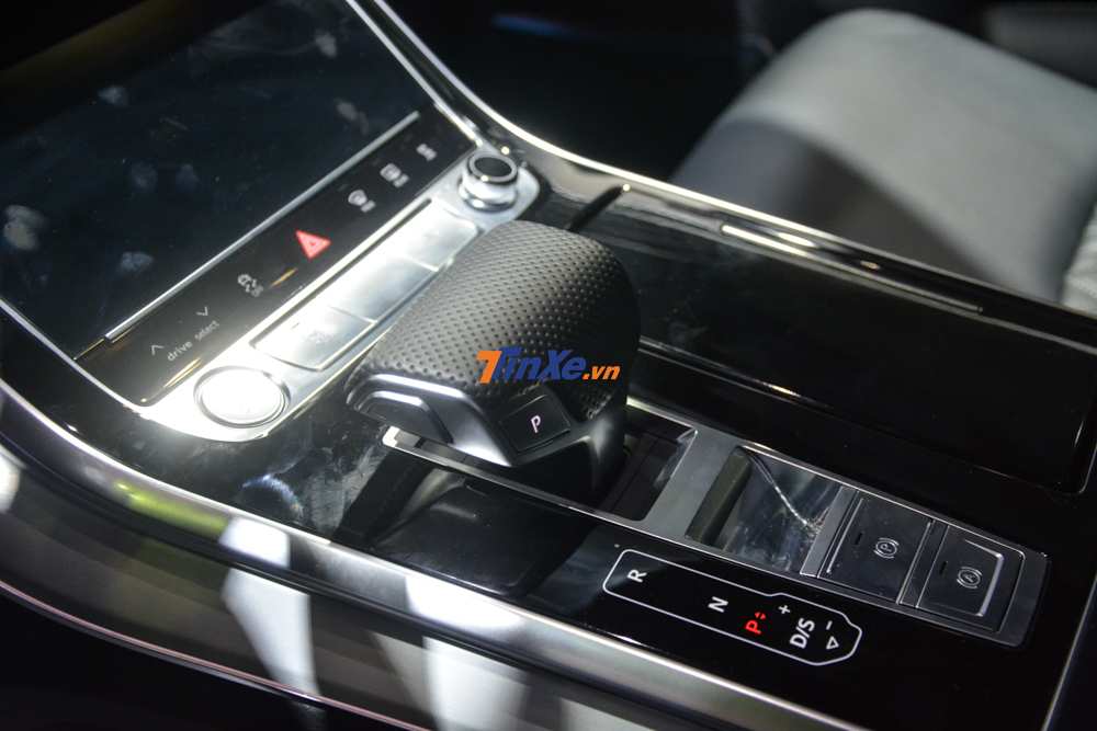 Audi Q8 2019 được trang bị động cơ diesel V6, sản sinh công suất tối đa 286 mã lực và mô-men xoắn cực đại 600 Nm