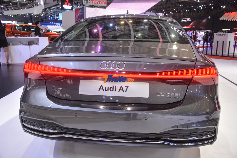 Audi A7 55 TFSI quattro sử dụng động cơ V6 3.0 TFSI tăng áp với hệ thống mild hybrid 48 volt cho công suất tối đa 340 mã lực