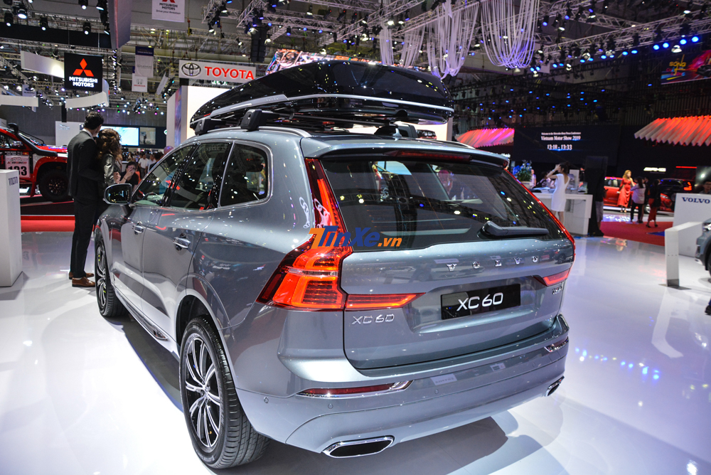Sự có mặt của chiếc Volvo XC60 với thùng đựng đồ trên nóc xe phần nào cũng gây sự chú ý cho khách tham quan tại triển lãm VMS 2019. Sự có mặt của chiếc Volvo XC60 với thùng đựng đồ trên nóc xe phần nào cũng gây sự chú ý cho khách tham quan tại triển lãm VMS 2019.