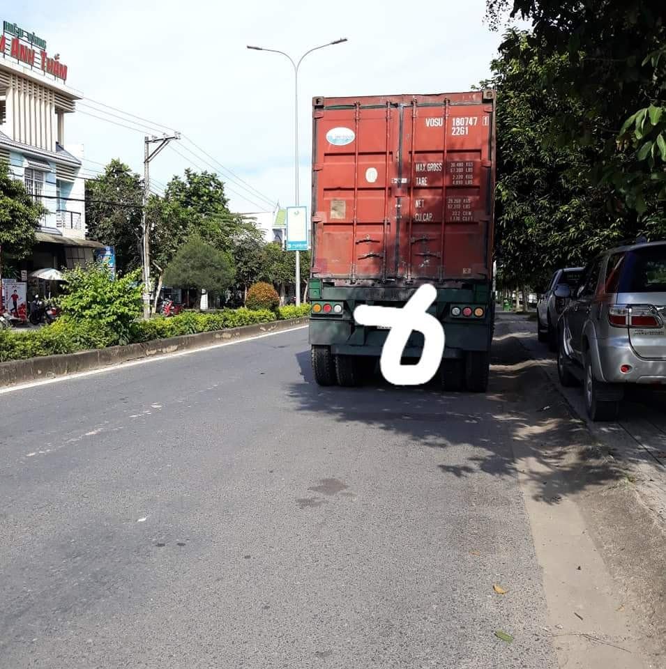 Chiếc xe container tại hiện trường vụ tai nạn Chiếc xe container tại hiện trường vụ tai nạn