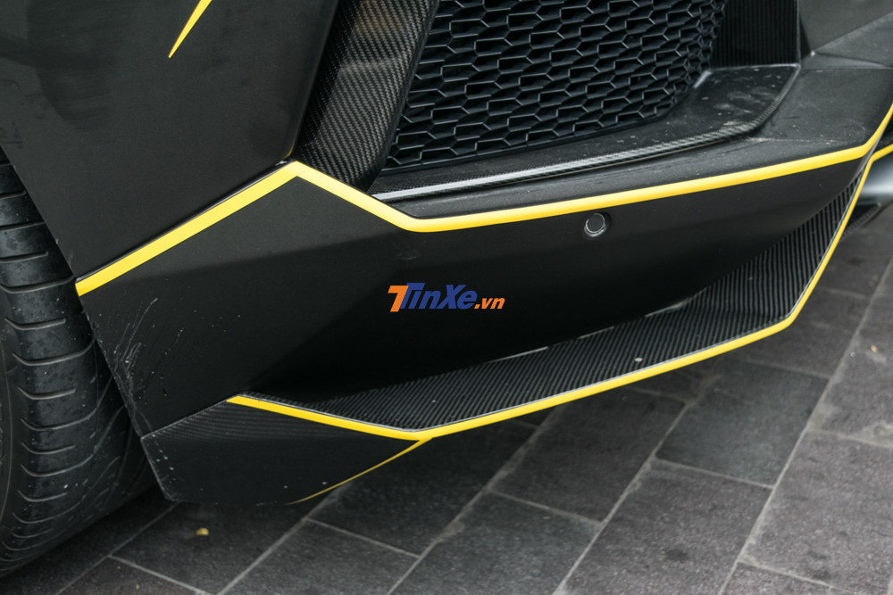 Và còn phải kể đến các sọc màu vàng khá nổi bật