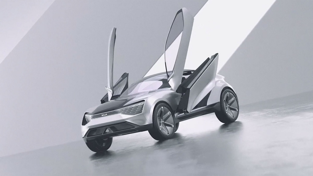 Cửa của Kia Futuron được chia làm 2 phần tách biệt Cửa của Kia Futuron được chia làm 2 phần tách biệt
