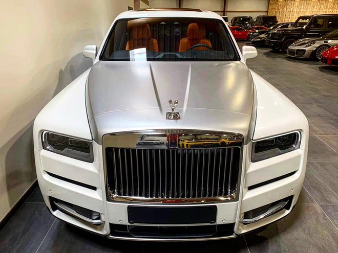 Rolls-Royce Cullinan có giá chính hãng hơn 32 tỷ đồng Rolls-Royce Cullinan có giá chính hãng hơn 32 tỷ đồng