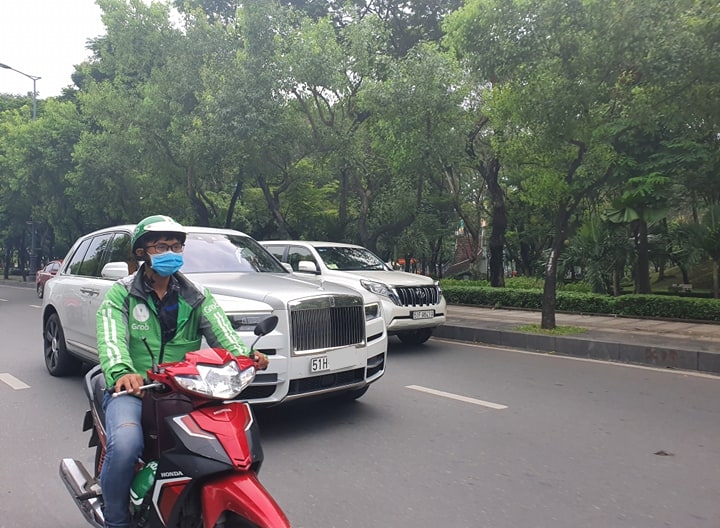 SUV siêu sang Rolls-Royce Cullinan đầu tiên trong Nam ra biển trắng SUV siêu sang Rolls-Royce Cullinan đầu tiên trong Nam ra biển trắng