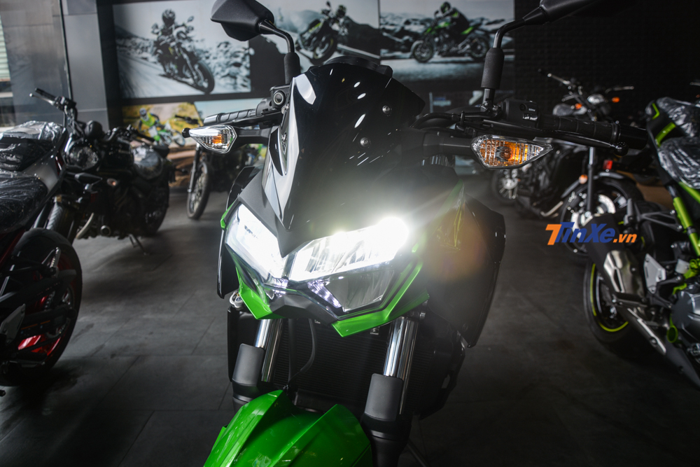 Cận cảnh đèn pha LED của Kawasaki Z400 Cận cảnh đèn pha LED của Kawasaki Z400
