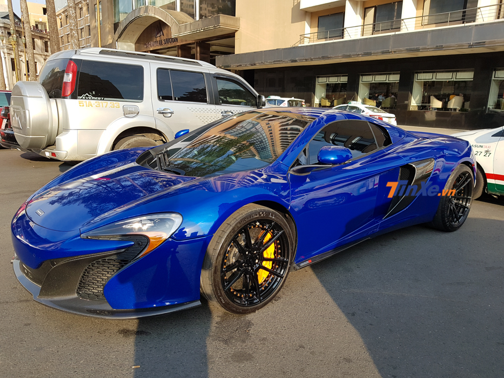 Như vậy chỉ sau khoảng 3 tháng được vận chuyển ra Hà Nội, siêu xe mui trần McLaren 650S Spider màu xanh Aurora Blue đã trở lại Sài thành