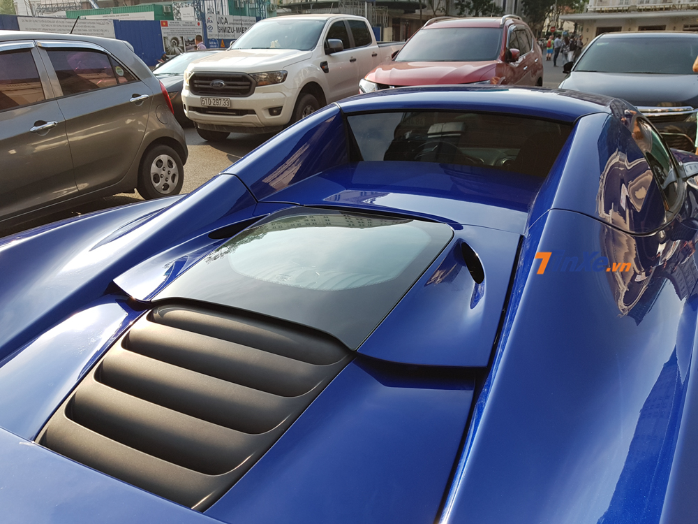 Siêu xe McLaren 650S Spider được trang bị động cơ V8, tăng áp kép, dung tích 3,8 lít, sản sinh công suất tối đa 641 mã lực