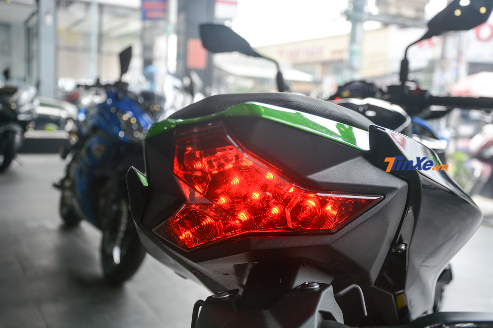 Đèn hậu LED của Kawasaki Z400 2019 thiết kế thon gọn