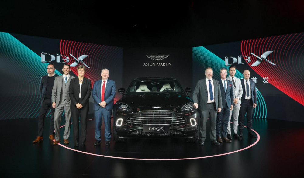 Aston Martin vén màn DBX 2020 tại đại sứ quán Anh ở Trung Quốc Aston Martin vén màn DBX 2020 tại đại sứ quán Anh ở Trung Quốc