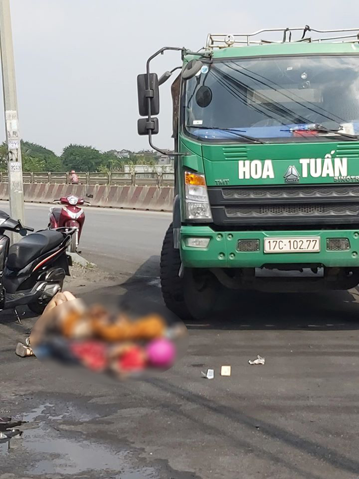 Vụ tai nạn khiến 2 mẹ con đi xe máy thương vong Vụ tai nạn khiến 2 mẹ con đi xe máy thương vong