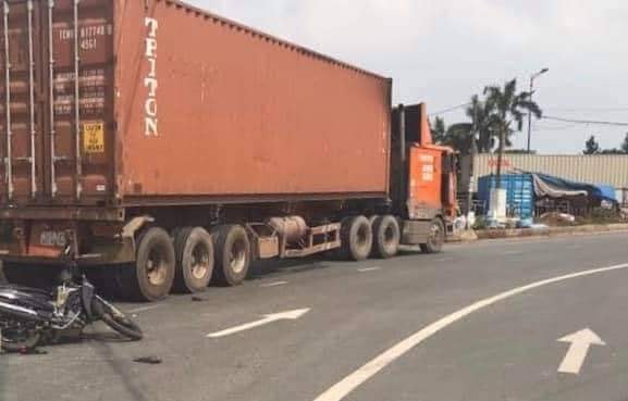 Hiện trường vụ tai nạn thương tâm khiến 1 người chết tại TP. HCM (Ảnh:Facebook) Hiện trường vụ tai nạn thương tâm khiến 1 người chết tại TP. HCM (Ảnh:Facebook)