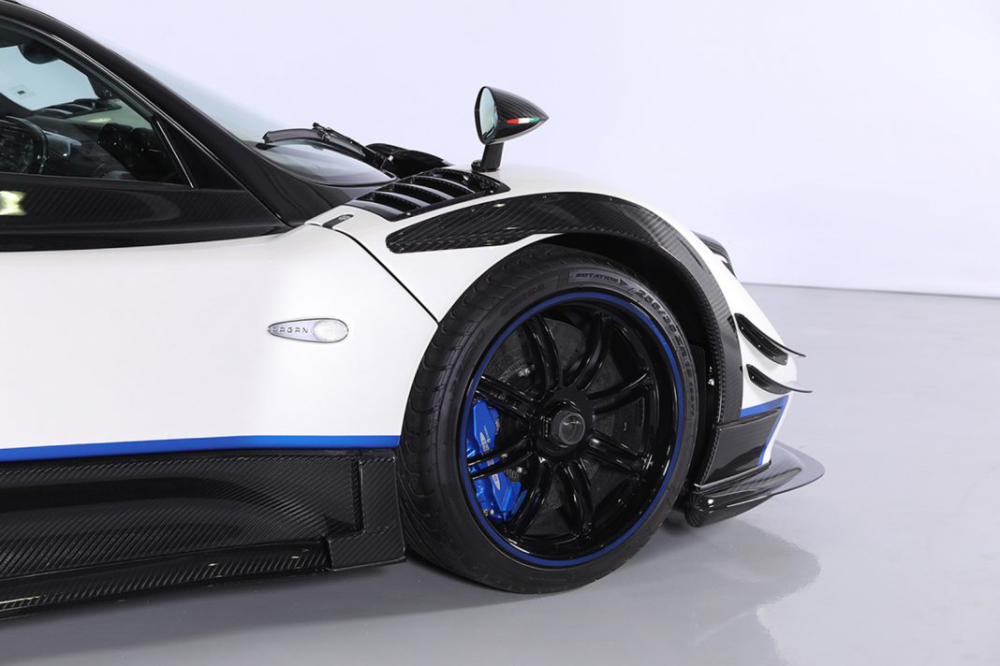 Chiếc Pagani Zonda Riviera này được thực hiện trong chương trình cá nhân hóa đặc biệt có tên 760 Series của hãng siêu xe Ý Chiếc Pagani Zonda Riviera này được thực hiện trong chương trình cá nhân hóa đặc biệt có tên 760 Series của hãng siêu xe Ý