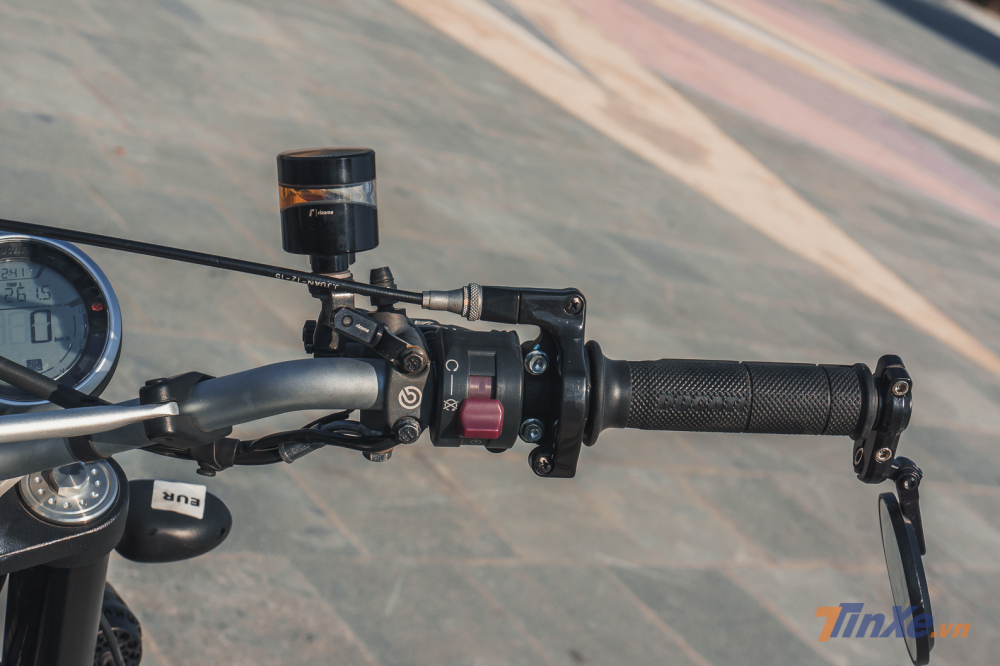 Một số nút điều khiển cạnh tay lái