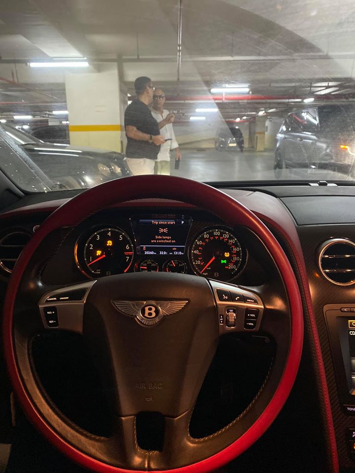 Vô lăng và đồng hồ của Bentley Continental Supersports Convertible Vô lăng và đồng hồ của Bentley Continental Supersports Convertible