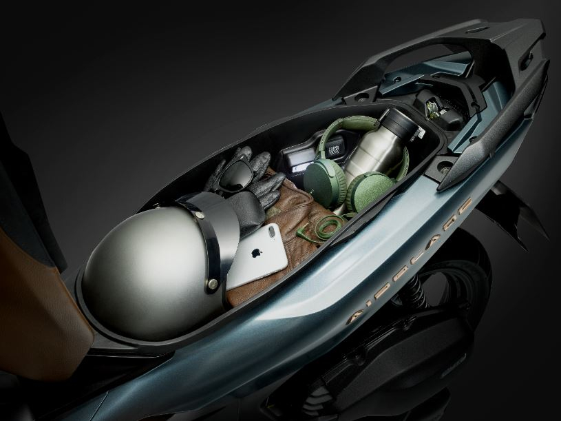 Cốp xe rộng 22,7 lít có đèn trợ sáng trên Honda Air Blade 2020 Cốp xe rộng 22,7 lít có đèn trợ sáng trên Honda Air Blade 2020