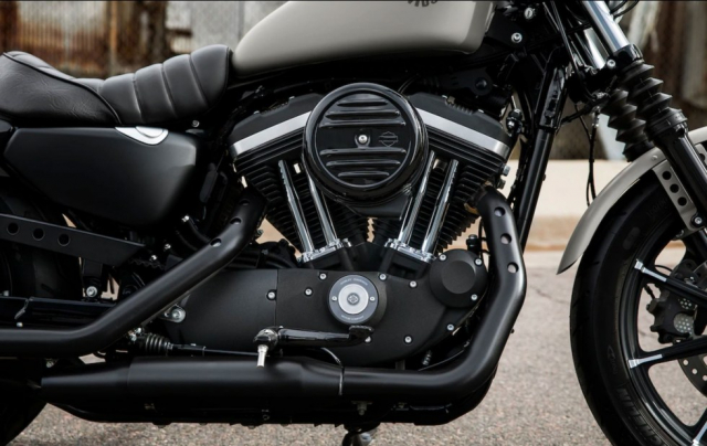 Khối động cơ V-twin 883cc trên Iron 883 2020 Khối động cơ V-twin 883cc trên Iron 883 2020
