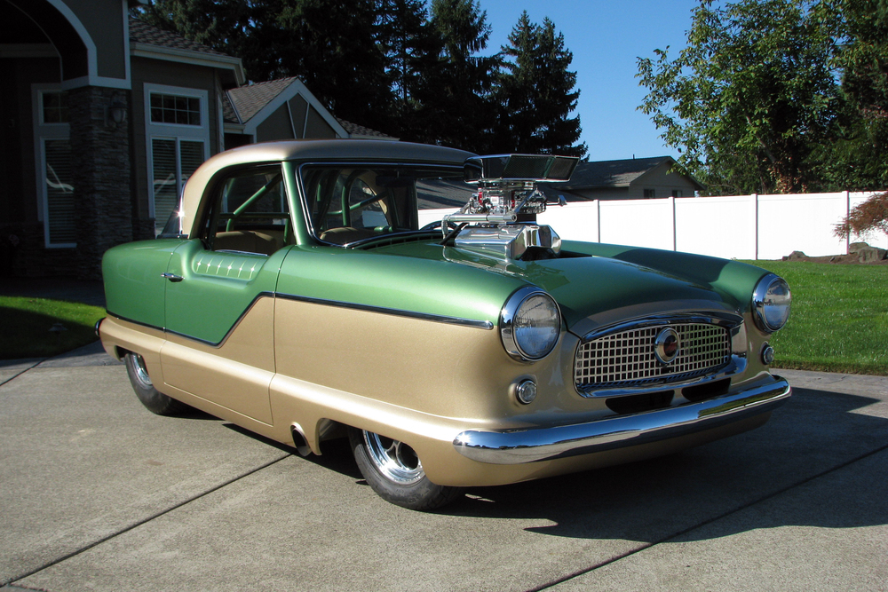 Phía trước của chiếc Nash Metropolitan 1961 độ động cơ dung tích 8.8 lít Phía trước của chiếc Nash Metropolitan 1961 độ động cơ dung tích 8.8 lít