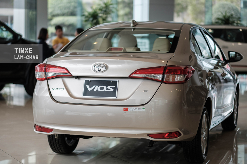 Kích thước tổng thể D x R x C của Toyota Vios 2020 là 4425 mm x 1730 mm x 1475 mm