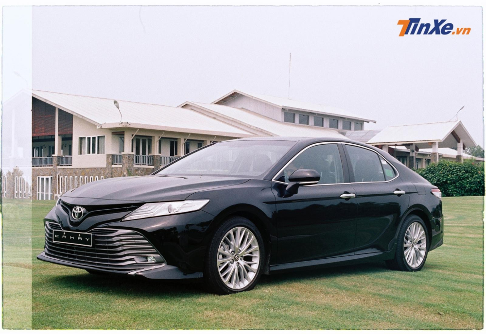 Giá xe Toyota Camry 2020 tại Việt Nam