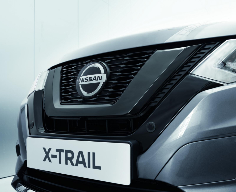 Lưới tản nhiệt V-Motion của Nissan X-Trail N-Tec 2020 được mạ crôm màu tối Lưới tản nhiệt V-Motion của Nissan X-Trail N-Tec 2020 được mạ crôm màu tối