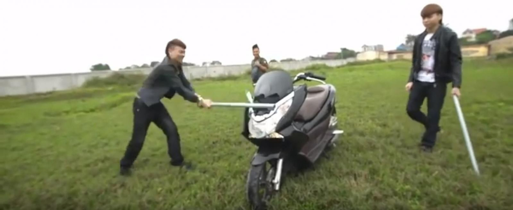 Khá Bảnh đập và đốt xe Honda PCX Khá Bảnh đập và đốt xe Honda PCX
