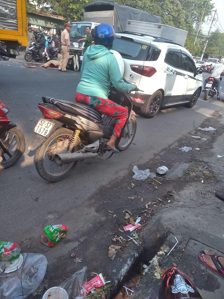 Lực lượng chức năng có mặt tại hiện trường vụ tai nạn Lực lượng chức năng có mặt tại hiện trường vụ tai nạn