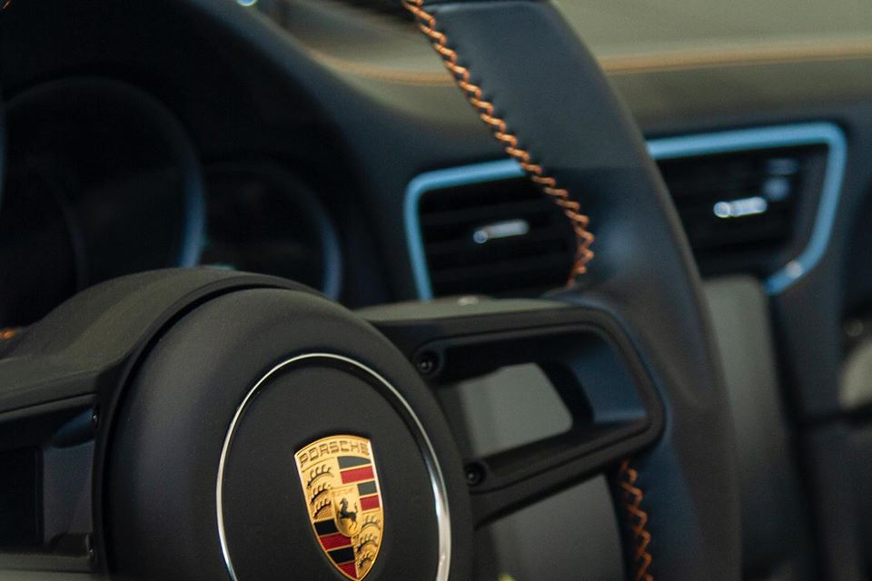 Tại thị trường Mỹ, Porsche 911 Speedster 2020 có giá khởi điểm từ 274.500 đô la, tương đương 6,42 tỷ đồng. Giá bán này chưa bao gồm 1.250 USD chi phí vận chuyển và giao xe. Tại thị trường Mỹ, Porsche 911 Speedster 2020 có giá khởi điểm từ 274.500 đô la, tương đương 6,42 tỷ đồng. Giá bán này chưa bao gồm 1.250 USD chi phí vận chuyển và giao xe.