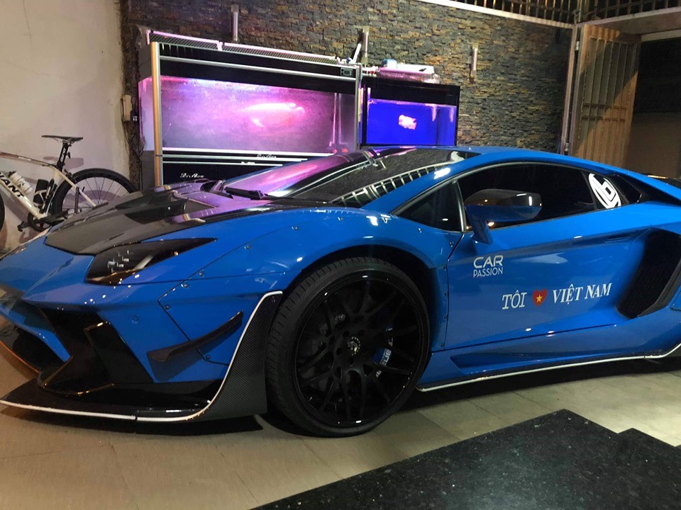 Original paint color of Lamborghini Aventador Limited Edition 50 Original paint color of Lamborghini Aventador Limited Edition 50