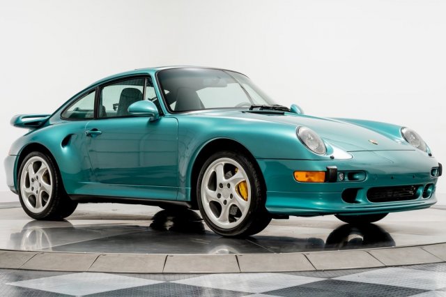 Với mức giá trên, nhiều người có thể mua được tới 2 chiếc siêu xe Porsche 911 GT2 RS hay một chiếc Porsche 935 mới mà trong tài khoản vẫn chưa hết số tiền 899.900 đô la Với mức giá trên, nhiều người có thể mua được tới 2 chiếc siêu xe Porsche 911 GT2 RS hay một chiếc Porsche 935 mới mà trong tài khoản vẫn chưa hết số tiền 899.900 đô la