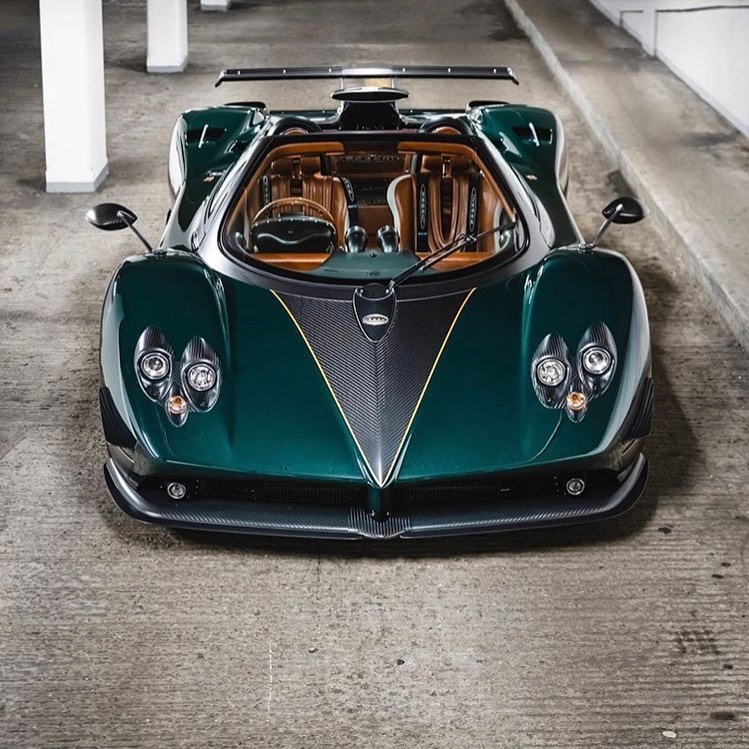 Những chiếc siêu xe Pagani Zonda độc bản dường như đang là niềm cảm hứng cho không ít người yêu xe trên thế giới chi tiền Những chiếc siêu xe Pagani Zonda độc bản dường như đang là niềm cảm hứng cho không ít người yêu xe trên thế giới chi tiền khủng để tậu. Vào khoảng tháng 10 năm ngoái, hãng siêu xe Ý đã giới thiệu với 50 khách hàng VIP của mình chiếc siêu xe Pagani Zonda Venti độc nhất vô nhị trên thế giới.
