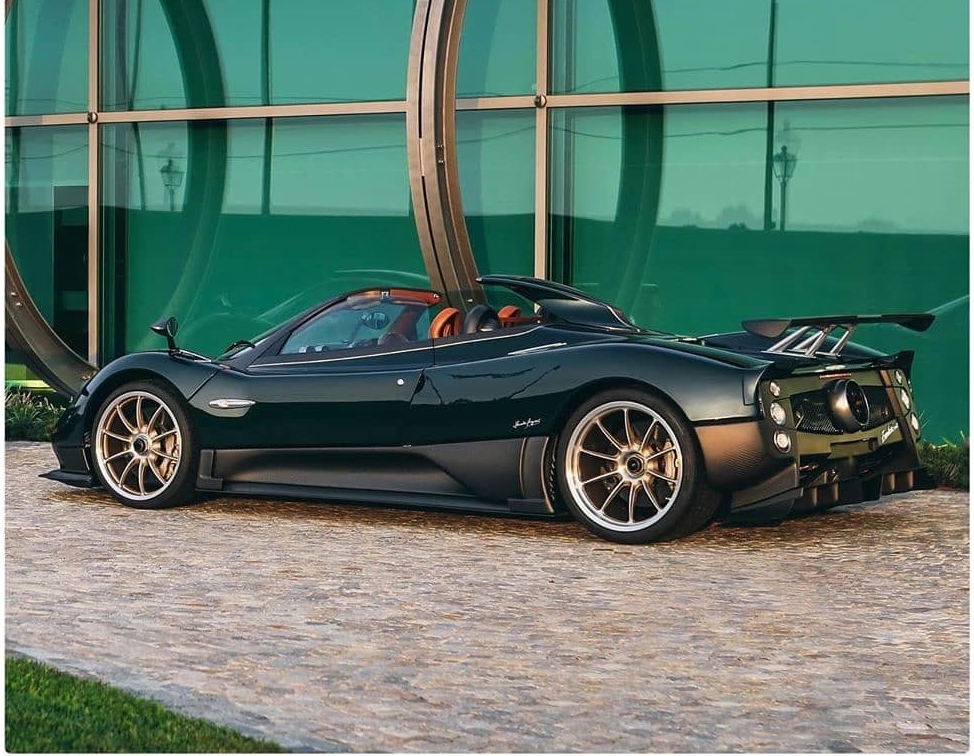 Sức mạnh này được truyền đến bánh sau, nhờ đó, siêu xe độc bản Pagani Zonda Venti có thể tăng tốc từ vị trí xuất phát lên 100 km/h chỉ trong thời gian 2,6 giây trước khi đạt vận tốc tối đa 350 km/h. Sức mạnh này được truyền đến bánh sau, nhờ đó, siêu xe độc bản Pagani Zonda Venti có thể tăng tốc từ vị trí xuất phát lên 100 km/h chỉ trong thời gian 2,6 giây trước khi đạt vận tốc tối đa 350 km/h.